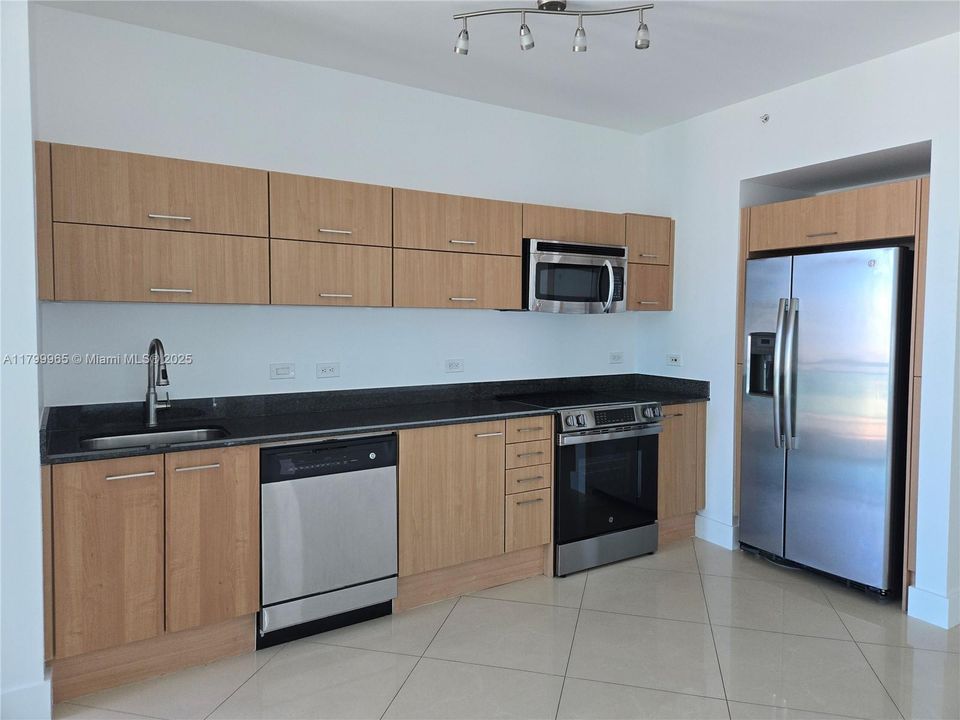 На продажу: $569,900 (2 спален, 2 ванн, 920 Квадратных фут)