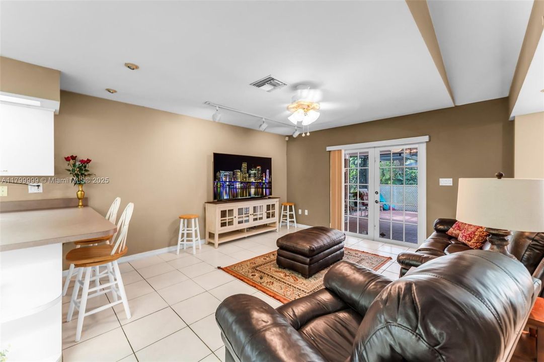 For Sale: $925,000 (3 beds, 2 baths, 1799 Square Feet)
