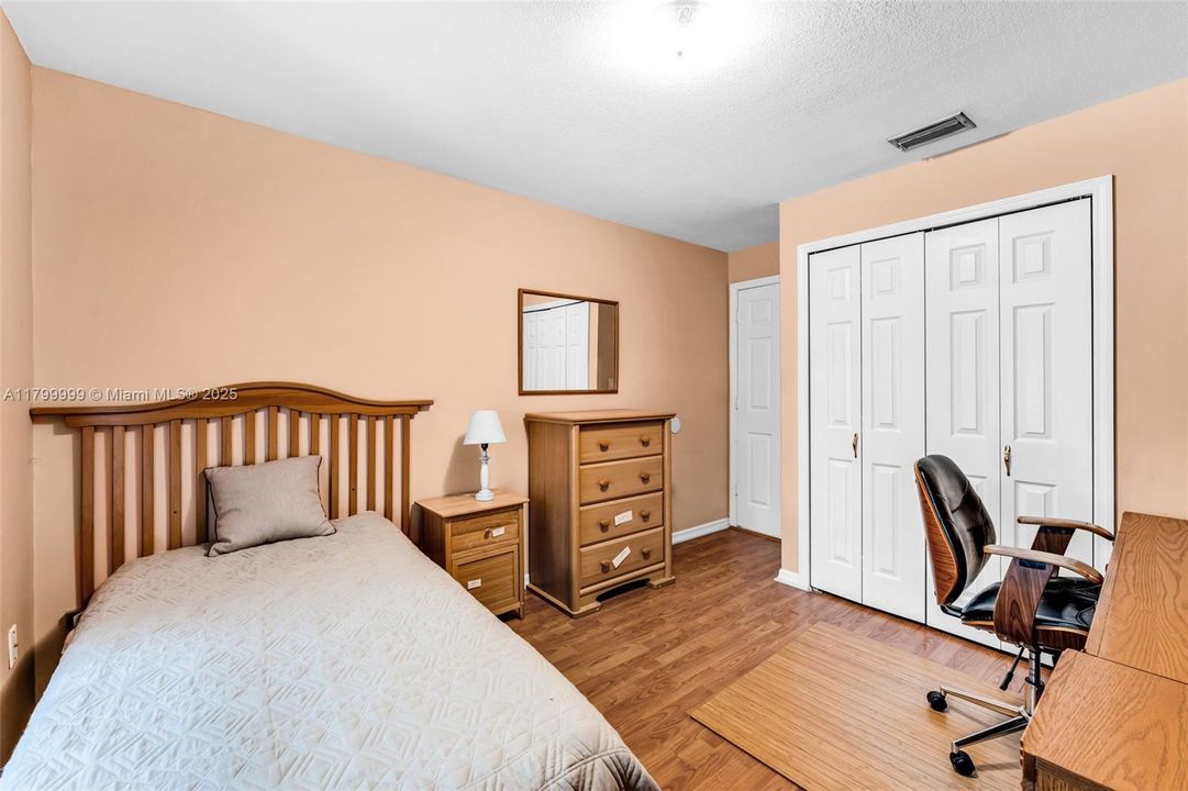 For Sale: $925,000 (3 beds, 2 baths, 1799 Square Feet)
