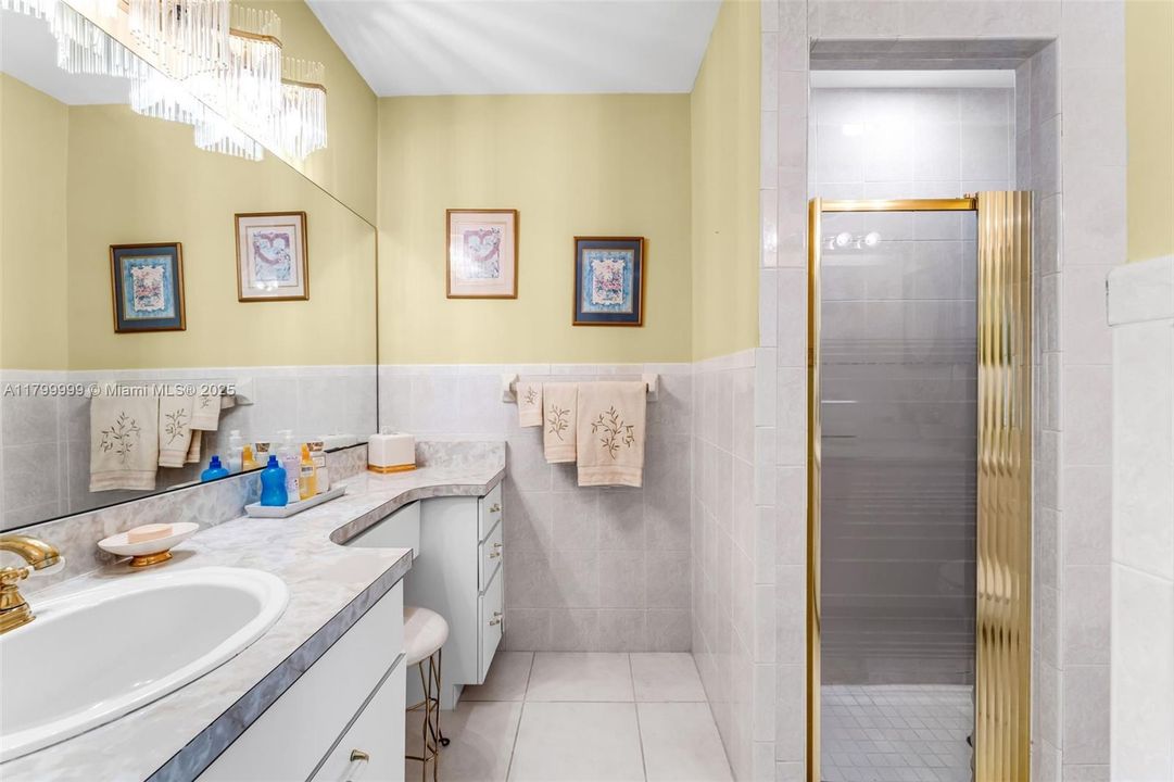 For Sale: $925,000 (3 beds, 2 baths, 1799 Square Feet)