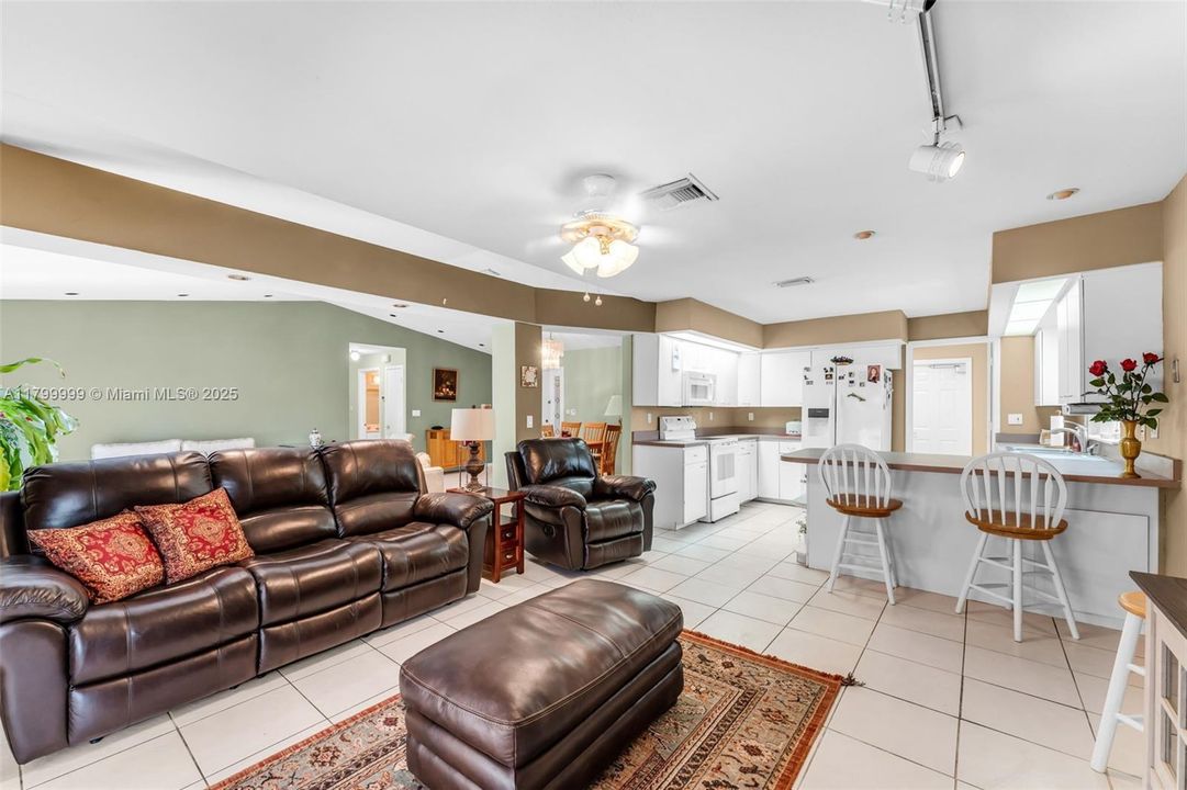 For Sale: $925,000 (3 beds, 2 baths, 1799 Square Feet)