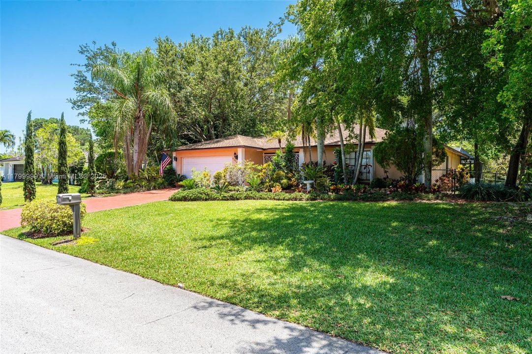 For Sale: $925,000 (3 beds, 2 baths, 1799 Square Feet)