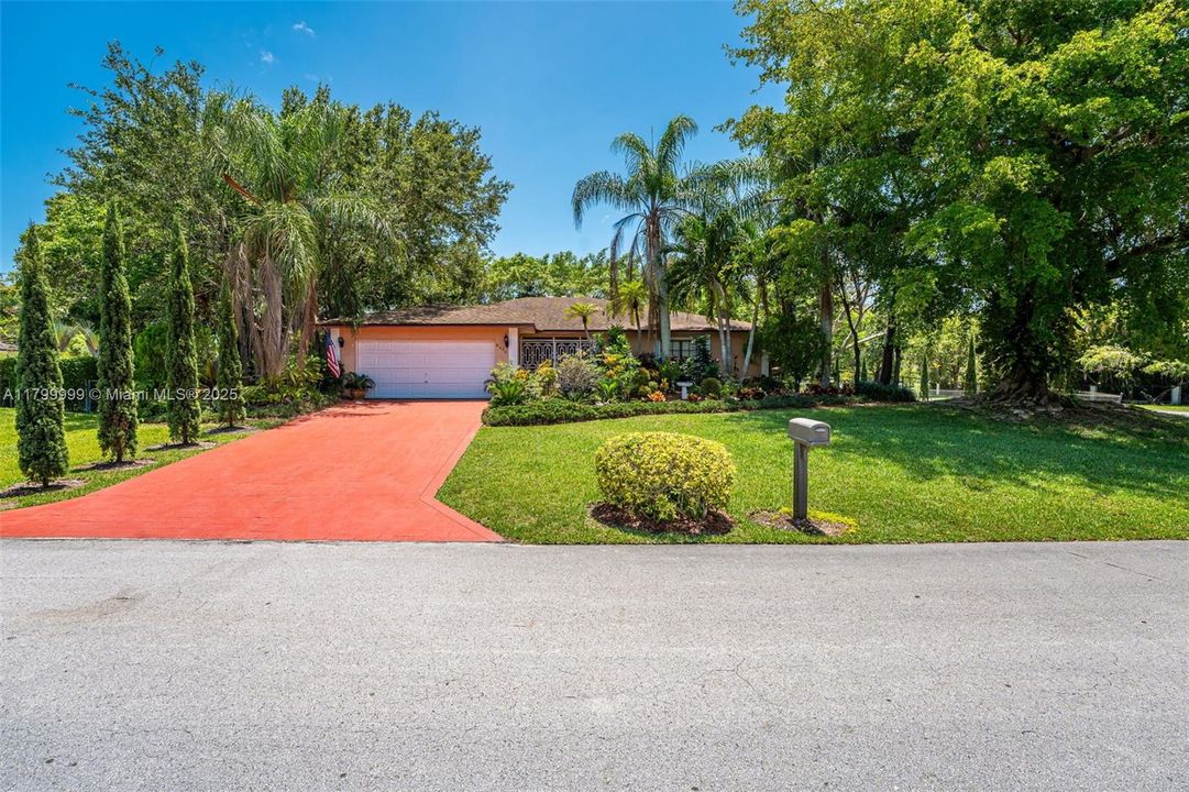 For Sale: $925,000 (3 beds, 2 baths, 1799 Square Feet)