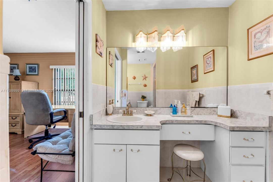 For Sale: $925,000 (3 beds, 2 baths, 1799 Square Feet)