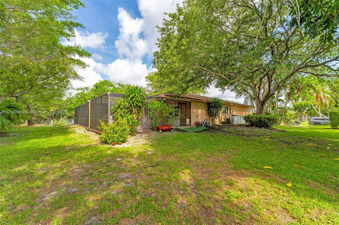 For Sale: $925,000 (3 beds, 2 baths, 1799 Square Feet)