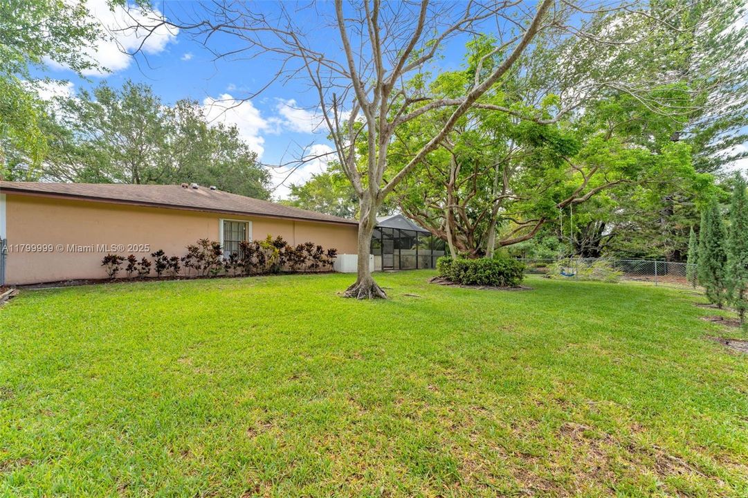 For Sale: $925,000 (3 beds, 2 baths, 1799 Square Feet)