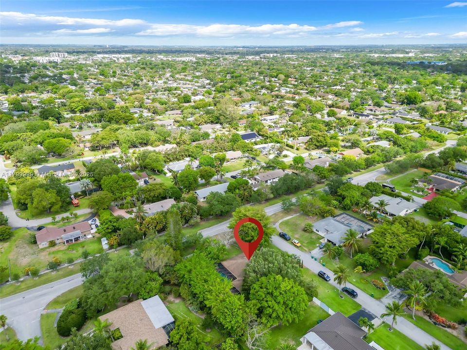 For Sale: $925,000 (3 beds, 2 baths, 1799 Square Feet)