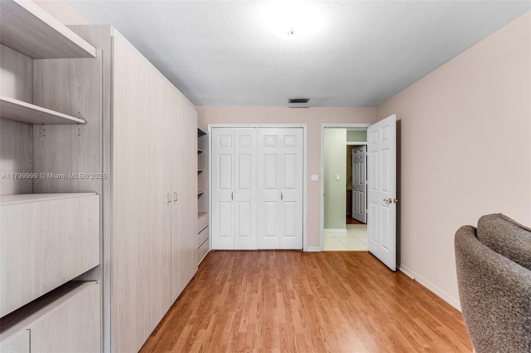 For Sale: $925,000 (3 beds, 2 baths, 1799 Square Feet)