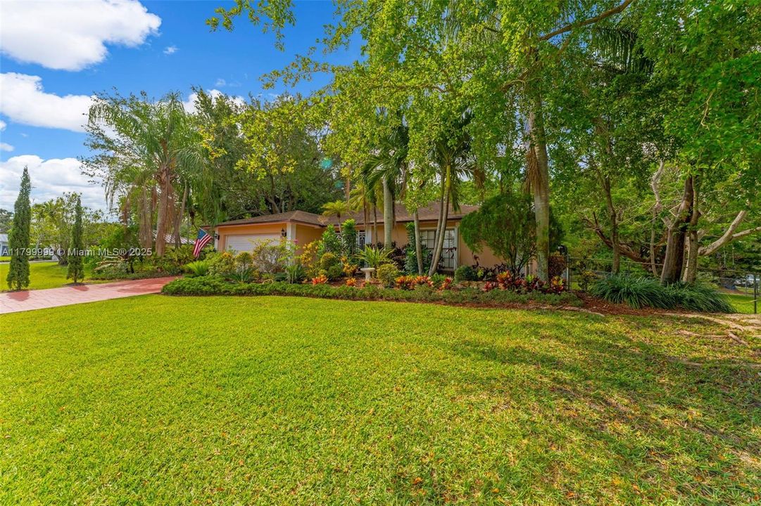 For Sale: $925,000 (3 beds, 2 baths, 1799 Square Feet)