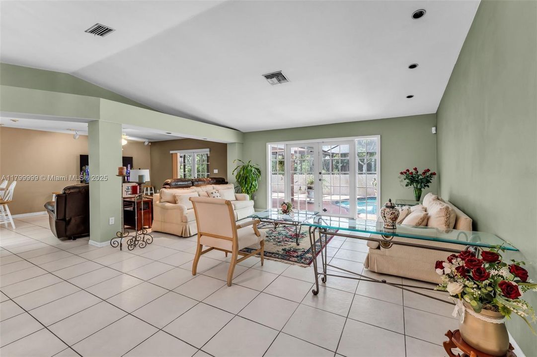 For Sale: $925,000 (3 beds, 2 baths, 1799 Square Feet)
