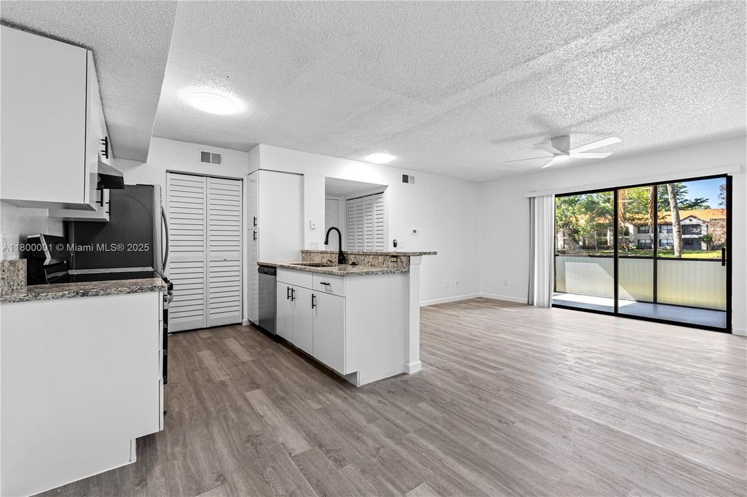 待售: $265,000 (2 贝兹, 2 浴室, 920 平方英尺)