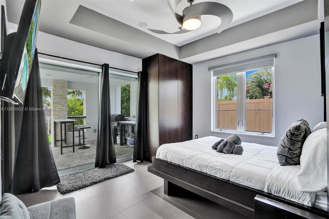 Недавно продано: $1,950,000 (6 спален, 5 ванн, 3511 Квадратных фут)