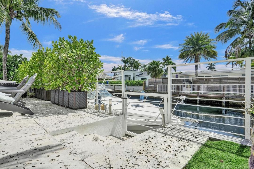 Недавно продано: $1,950,000 (6 спален, 5 ванн, 3511 Квадратных фут)