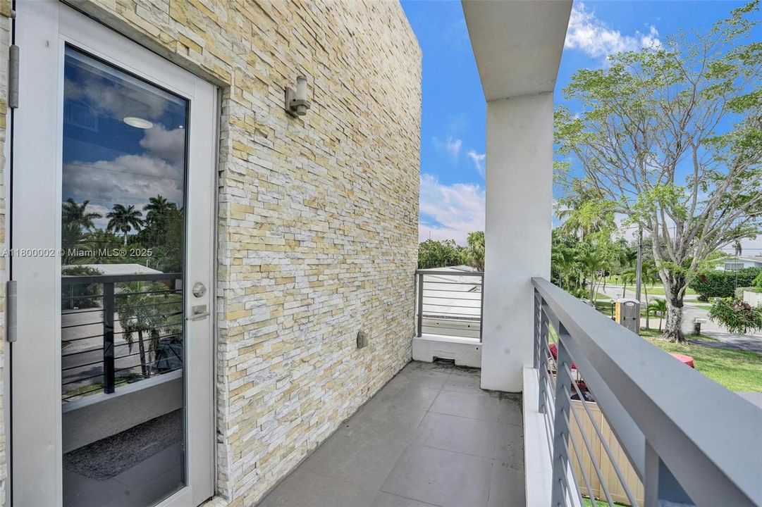 Недавно продано: $1,950,000 (6 спален, 5 ванн, 3511 Квадратных фут)