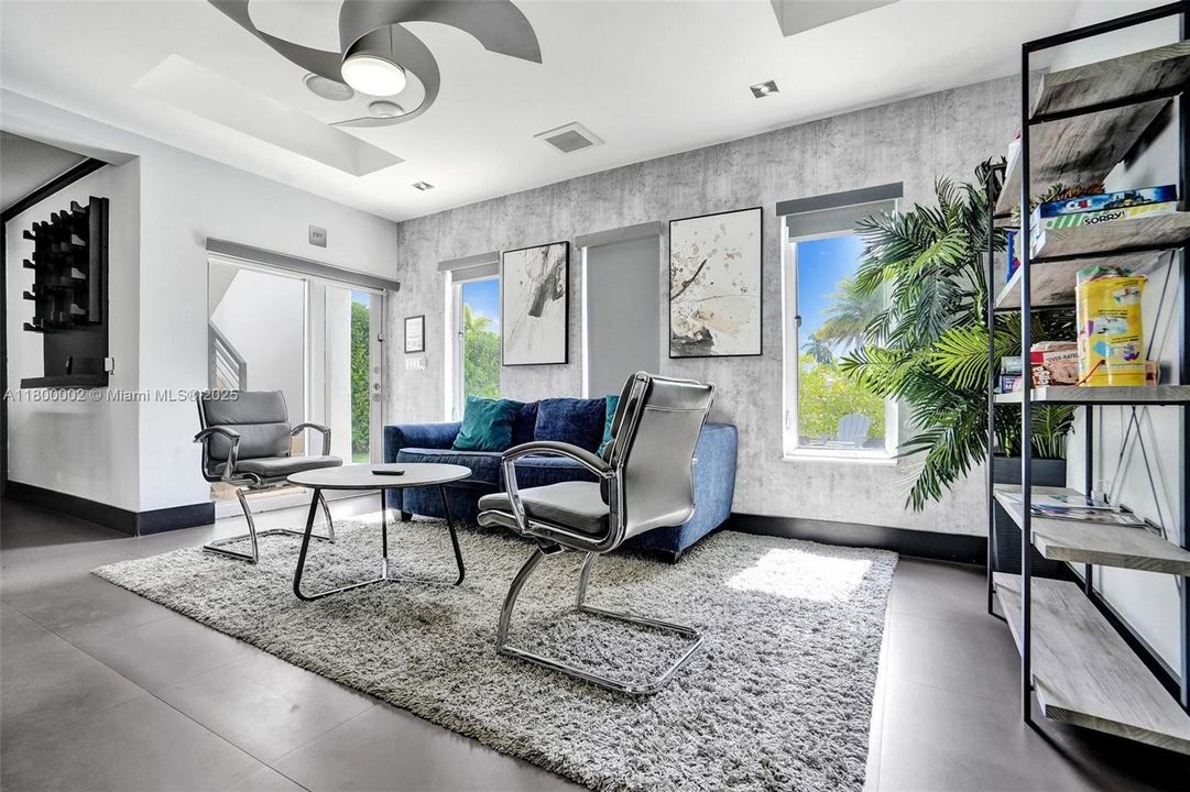 Недавно продано: $1,950,000 (6 спален, 5 ванн, 3511 Квадратных фут)