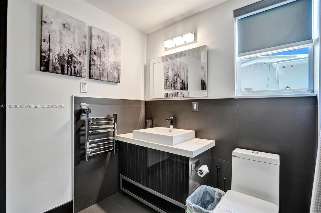 Недавно продано: $1,950,000 (6 спален, 5 ванн, 3511 Квадратных фут)