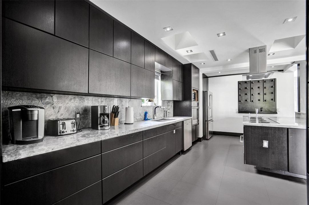 Недавно продано: $1,950,000 (6 спален, 5 ванн, 3511 Квадратных фут)