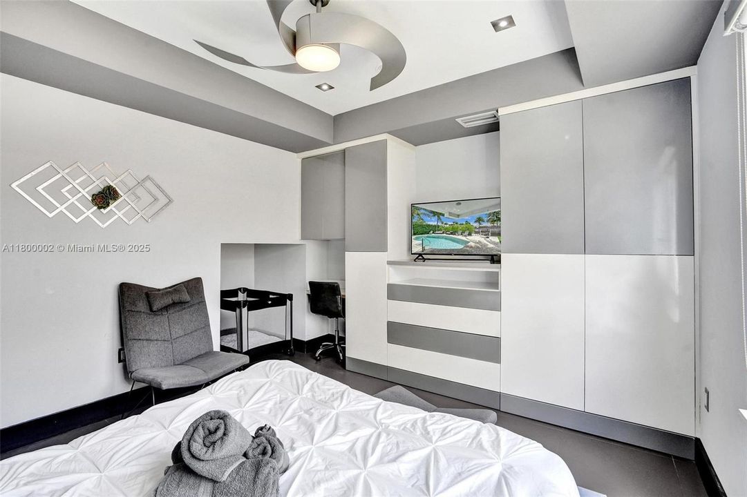 Недавно продано: $1,950,000 (6 спален, 5 ванн, 3511 Квадратных фут)