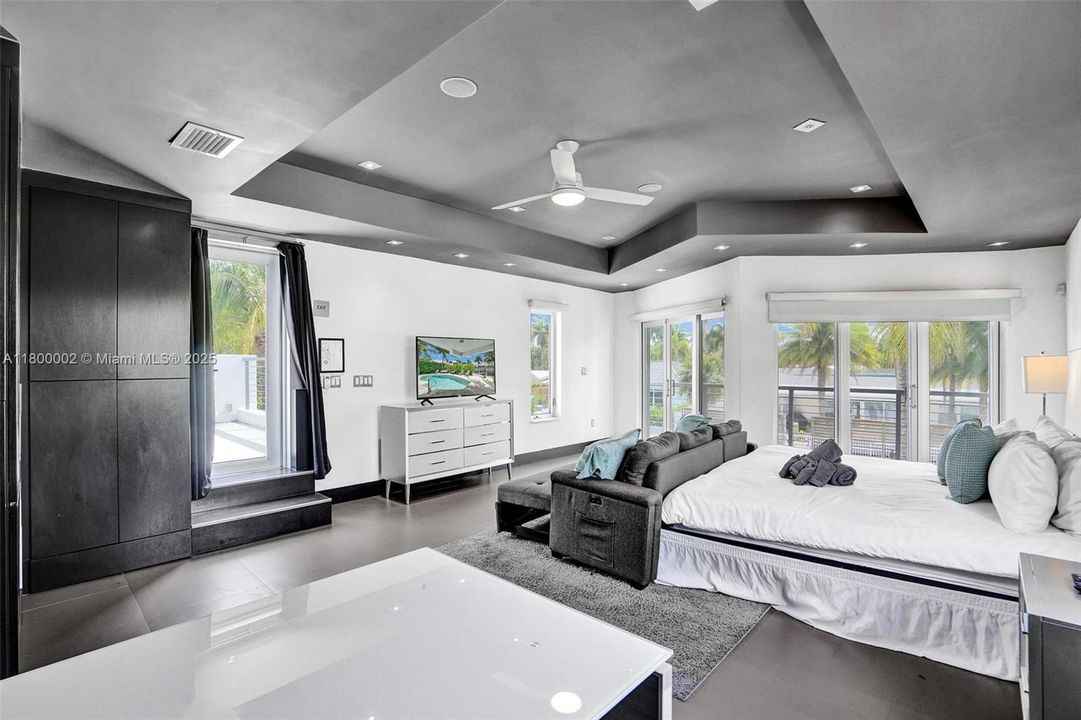 Недавно продано: $1,950,000 (6 спален, 5 ванн, 3511 Квадратных фут)