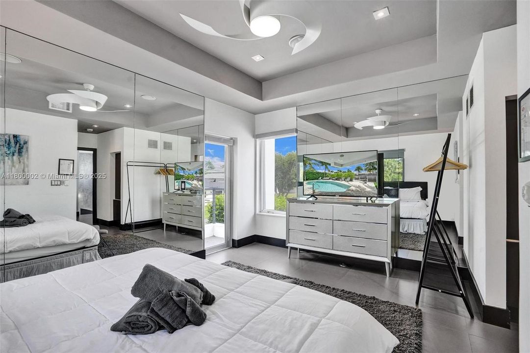 Недавно продано: $1,950,000 (6 спален, 5 ванн, 3511 Квадратных фут)