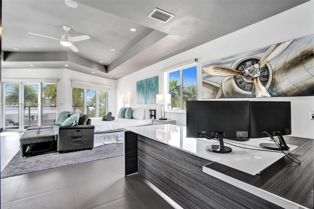 Недавно продано: $1,950,000 (6 спален, 5 ванн, 3511 Квадратных фут)