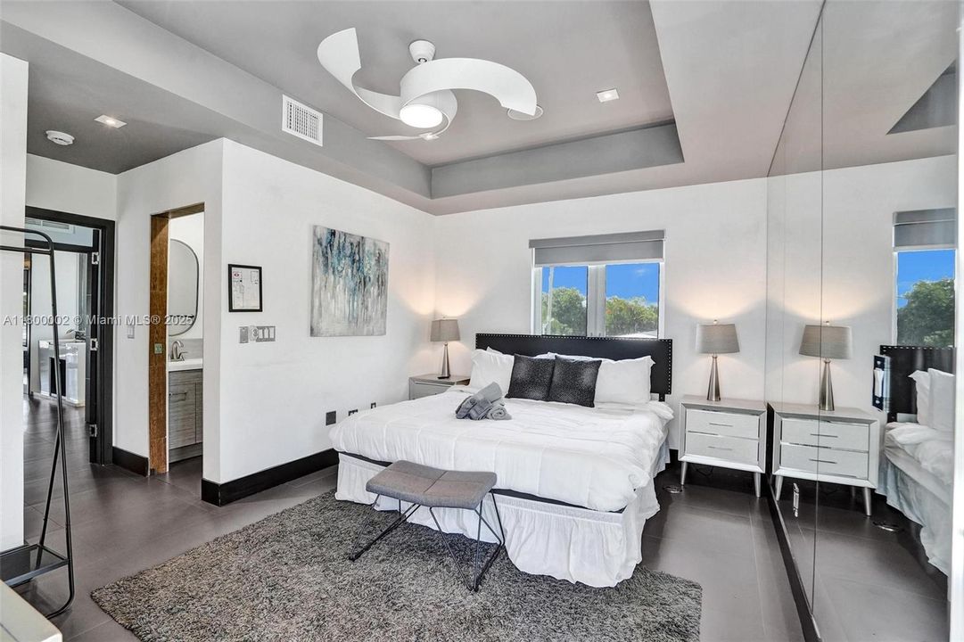 Недавно продано: $1,950,000 (6 спален, 5 ванн, 3511 Квадратных фут)