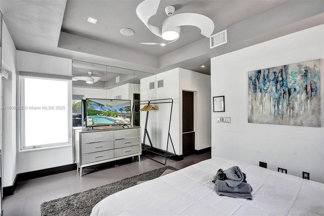 Недавно продано: $1,950,000 (6 спален, 5 ванн, 3511 Квадратных фут)