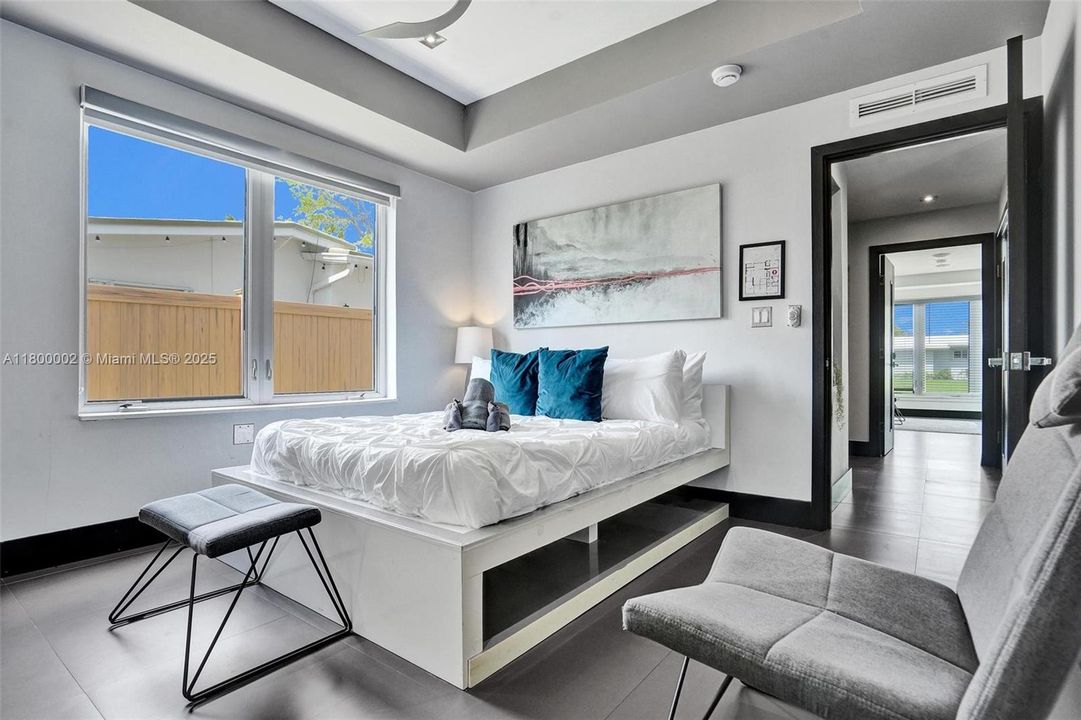 Недавно продано: $1,950,000 (6 спален, 5 ванн, 3511 Квадратных фут)