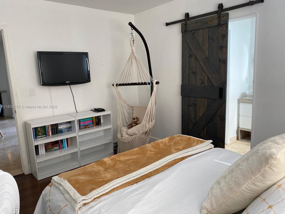 For Sale: $1,030,000 (3 beds, 2 baths, 1679 Square Feet)