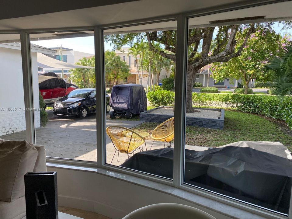For Sale: $1,030,000 (3 beds, 2 baths, 1679 Square Feet)