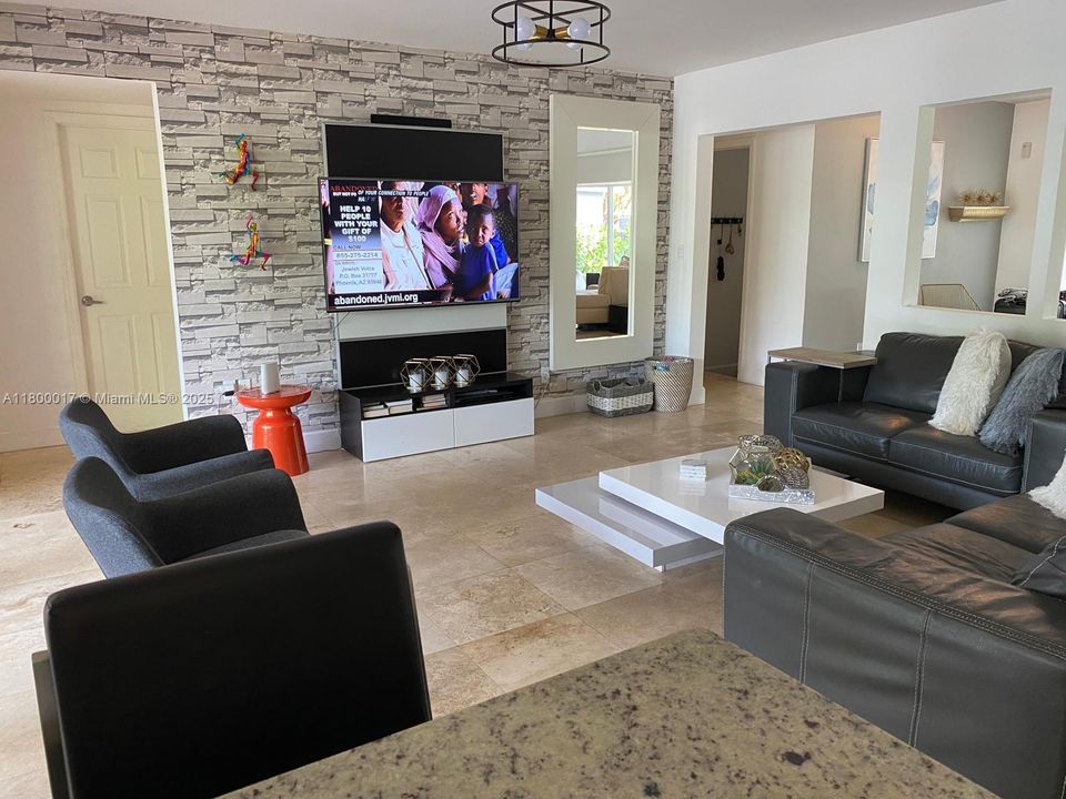 For Sale: $1,030,000 (3 beds, 2 baths, 1679 Square Feet)