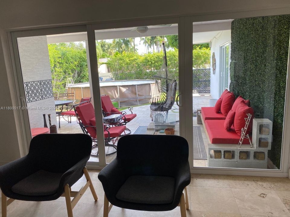 For Sale: $1,030,000 (3 beds, 2 baths, 1679 Square Feet)