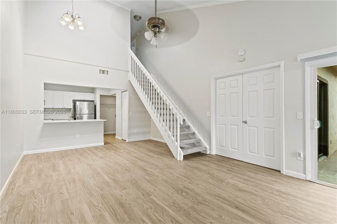 Active With Contract: $252,500 (3 beds, 1 baths, 1027 Square Feet)