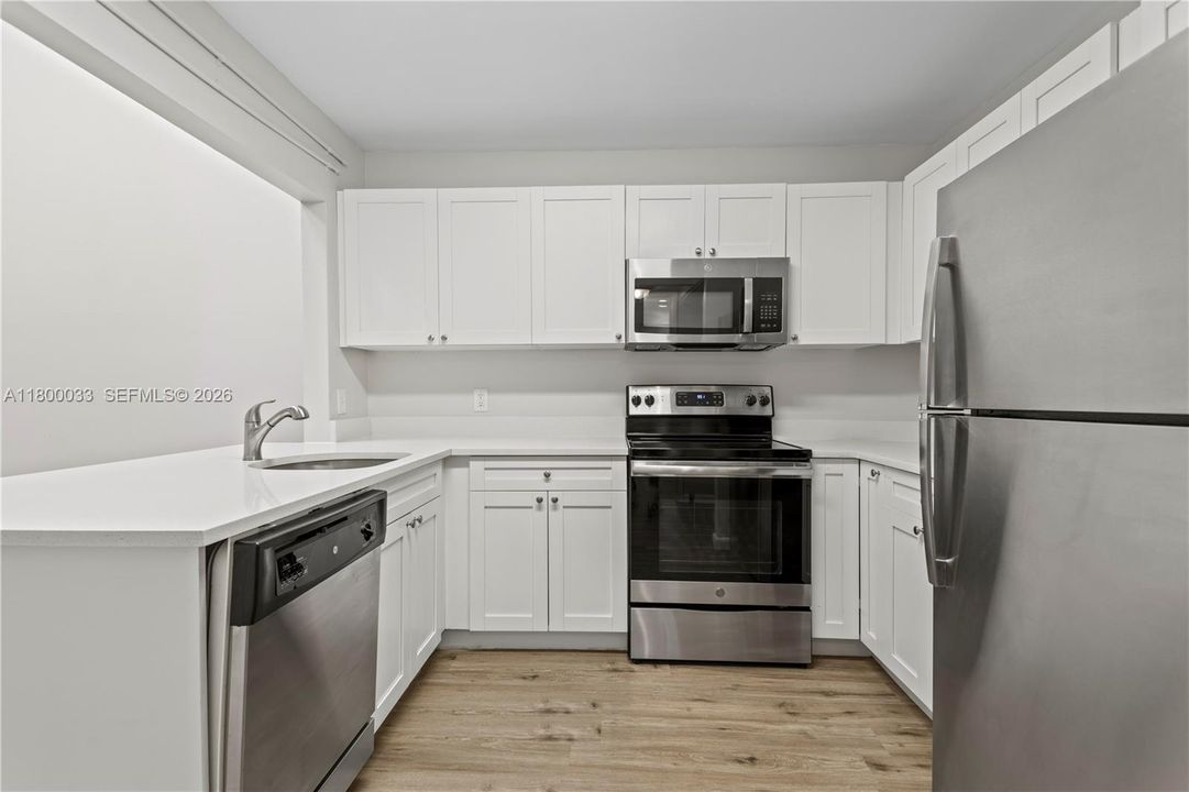 Active With Contract: $252,500 (3 beds, 1 baths, 1027 Square Feet)