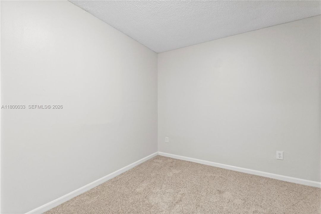 Active With Contract: $252,500 (3 beds, 1 baths, 1027 Square Feet)