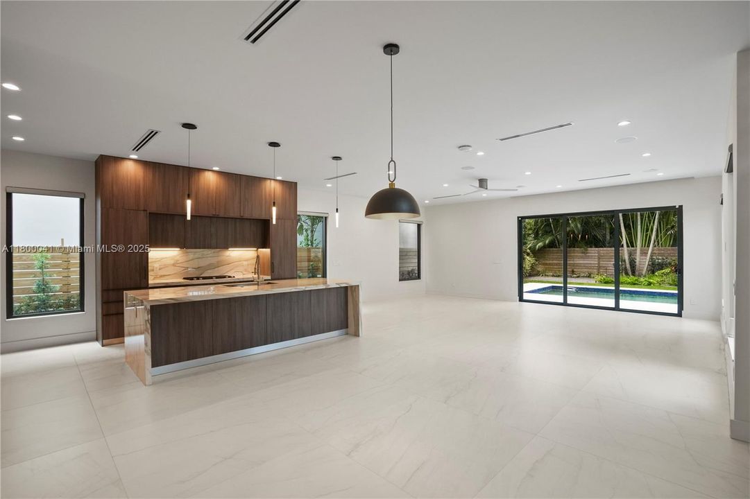 最近租的: $12,500 (3 贝兹, 2 浴室, 3007 平方英尺)