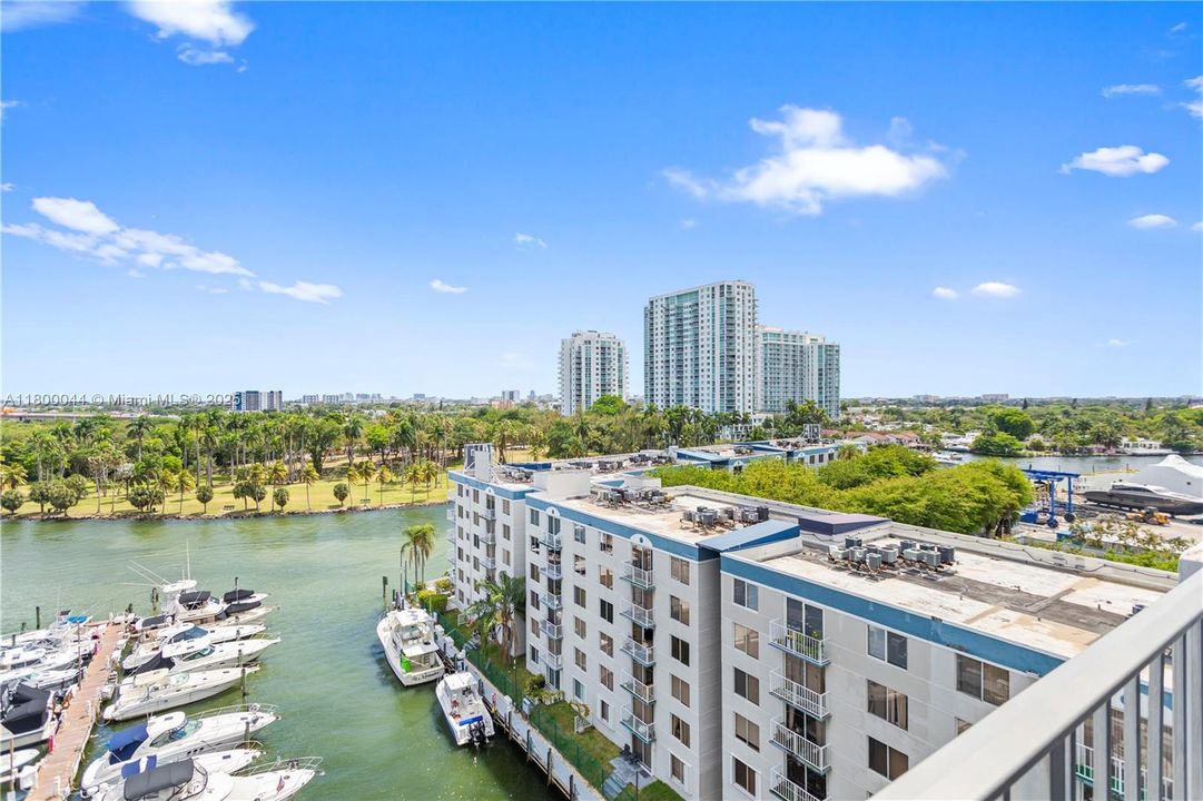 最近售出: $260,000 (1 贝兹, 1 浴室, 706 平方英尺)