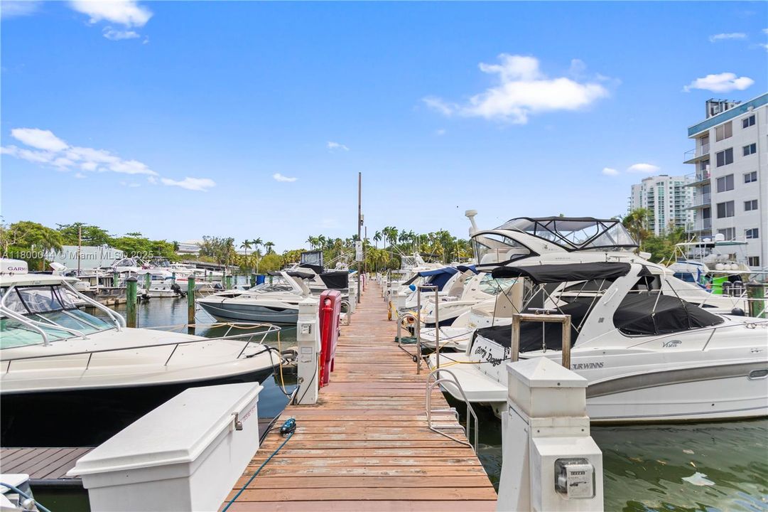 最近售出: $260,000 (1 贝兹, 1 浴室, 706 平方英尺)