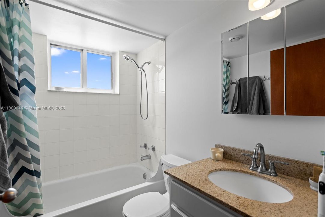 最近售出: $260,000 (1 贝兹, 1 浴室, 706 平方英尺)