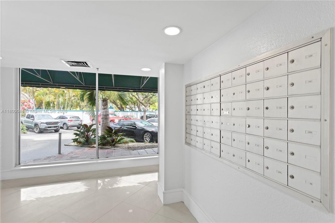 最近售出: $260,000 (1 贝兹, 1 浴室, 706 平方英尺)