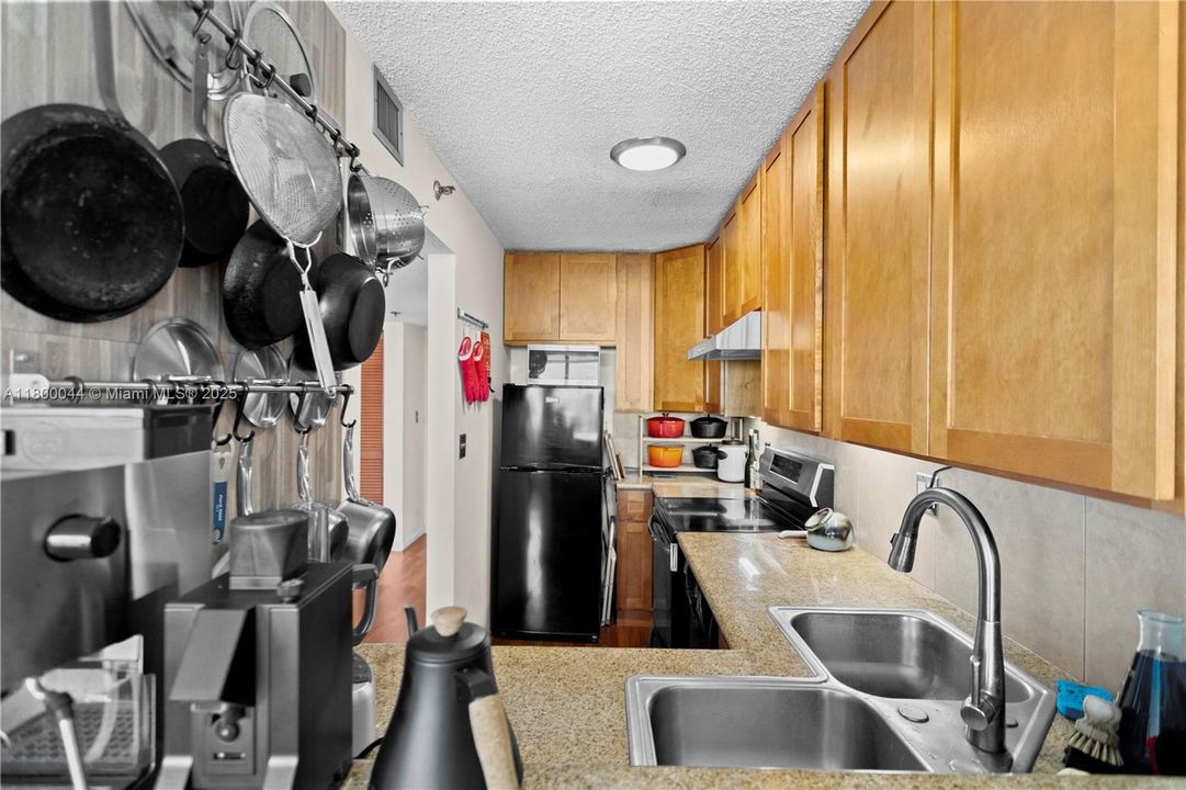 最近售出: $260,000 (1 贝兹, 1 浴室, 706 平方英尺)