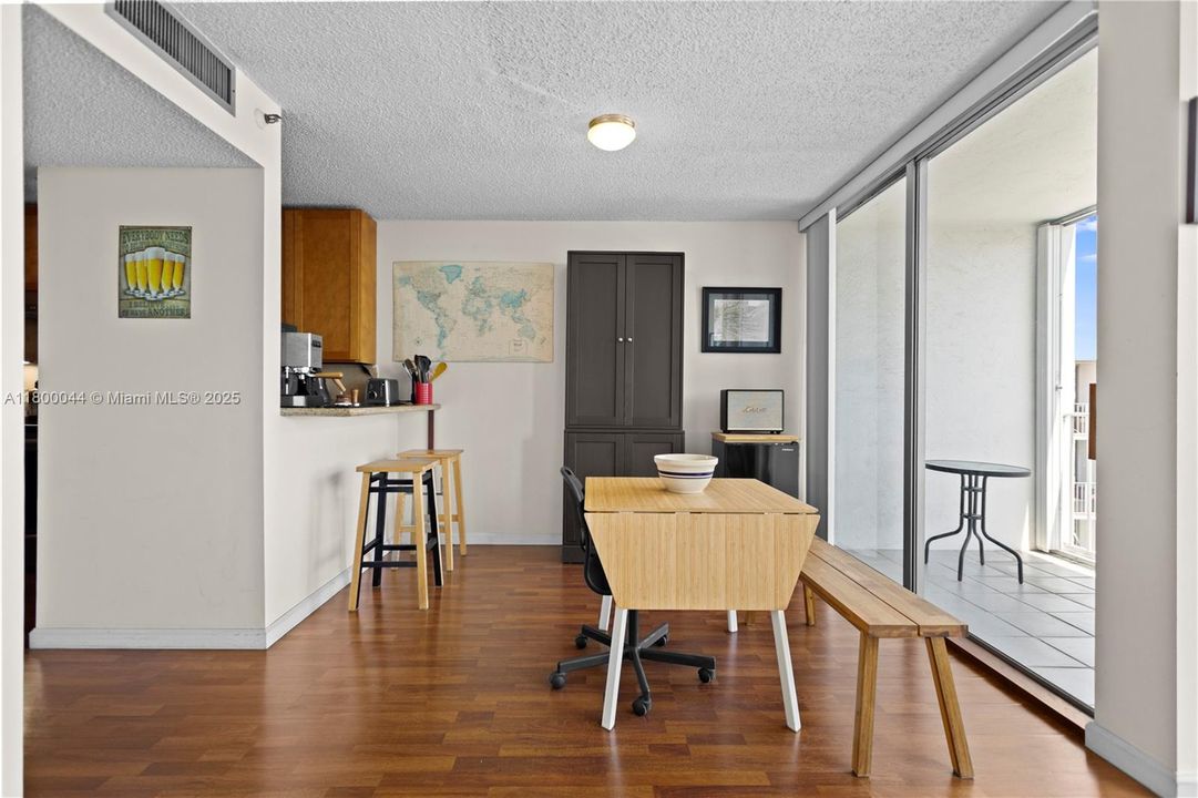 最近售出: $260,000 (1 贝兹, 1 浴室, 706 平方英尺)