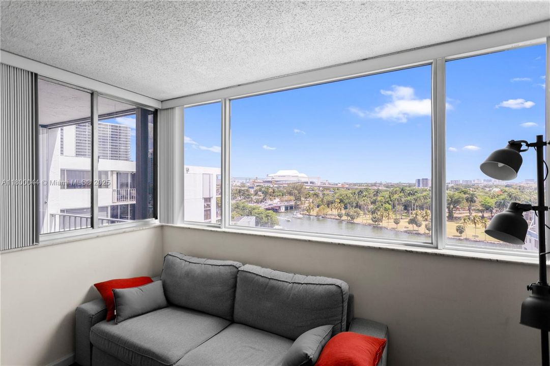 最近售出: $260,000 (1 贝兹, 1 浴室, 706 平方英尺)