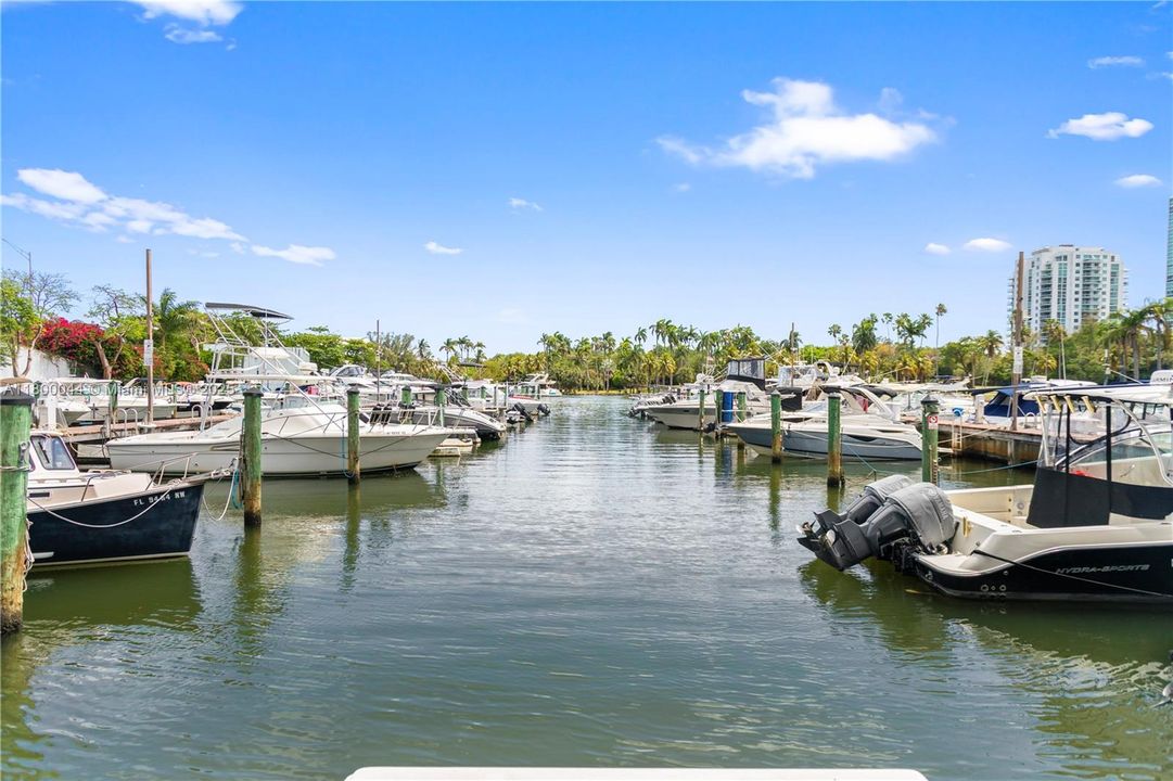 最近售出: $260,000 (1 贝兹, 1 浴室, 706 平方英尺)