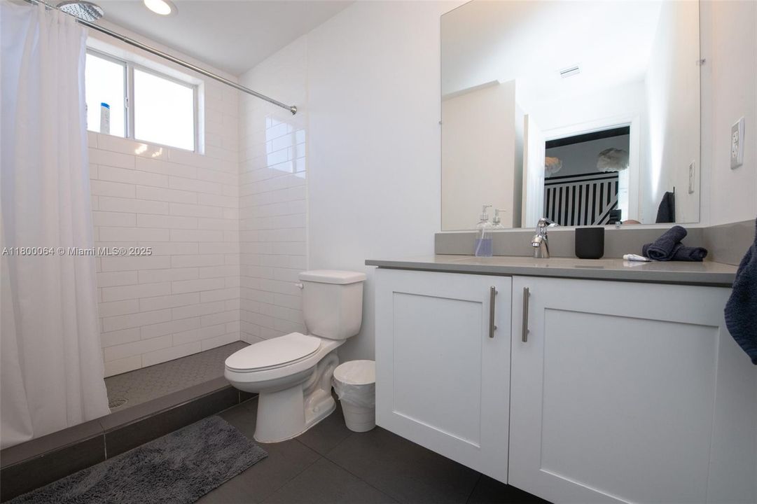 Recientemente alquilado: $2,250 (1 camas, 2 baños, 875 Pies cuadrados)