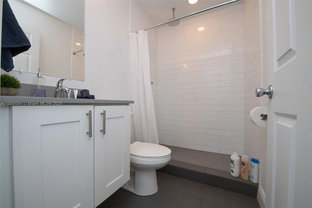 Recientemente alquilado: $2,250 (1 camas, 2 baños, 875 Pies cuadrados)