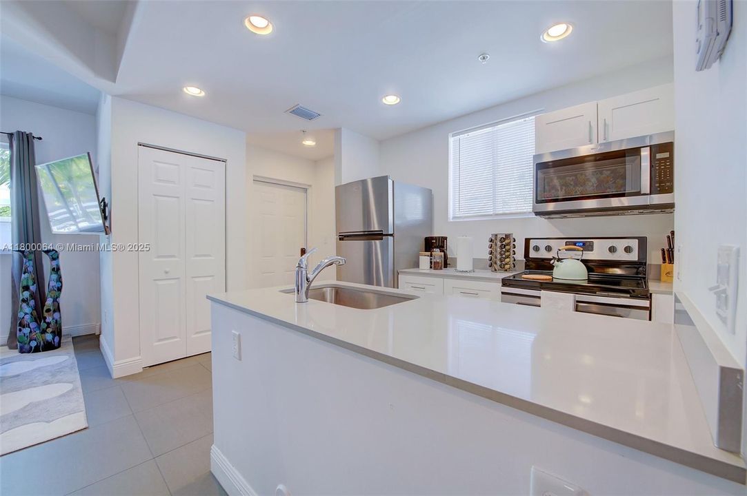 Recientemente alquilado: $2,250 (1 camas, 2 baños, 875 Pies cuadrados)