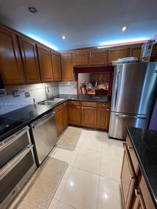 Active With Contract: $135,000 (2 beds, 2 baths, 1025 Square Feet)