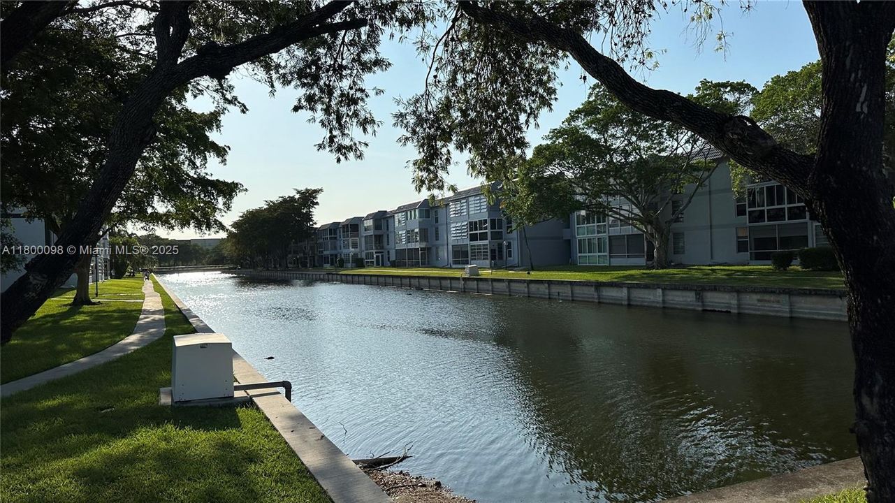 Active With Contract: $135,000 (2 beds, 2 baths, 1025 Square Feet)