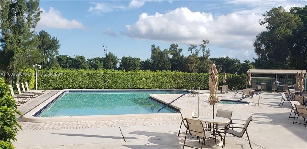 Active With Contract: $135,000 (2 beds, 2 baths, 1025 Square Feet)